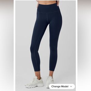ALO 7/8 High-Waist Airlift Legging in Navy